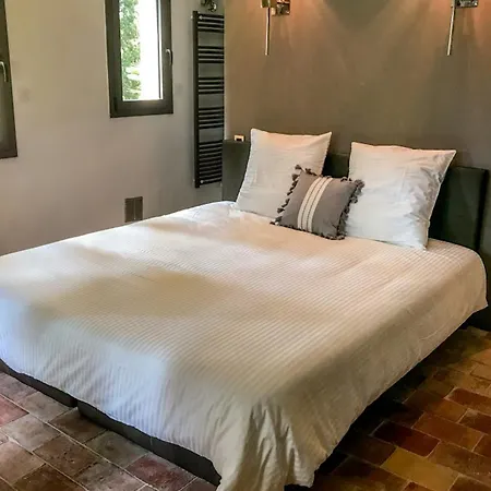 Wonderful Cramoisi In Tropez,france